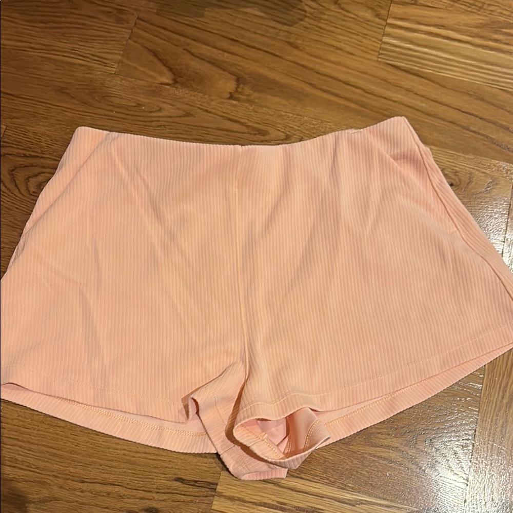 Lululemon Women's lounge Shorts - peach color - size 10